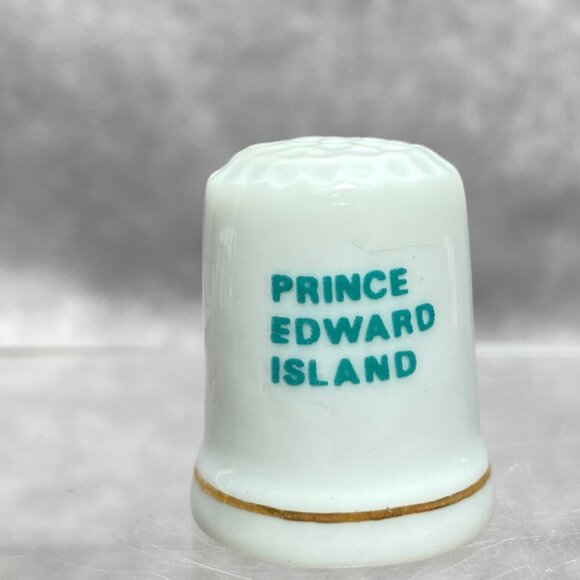Anne Of Green Gables Souvenir Porcelain Thimble With Prince Edward Island Map - Picture 5 of 9